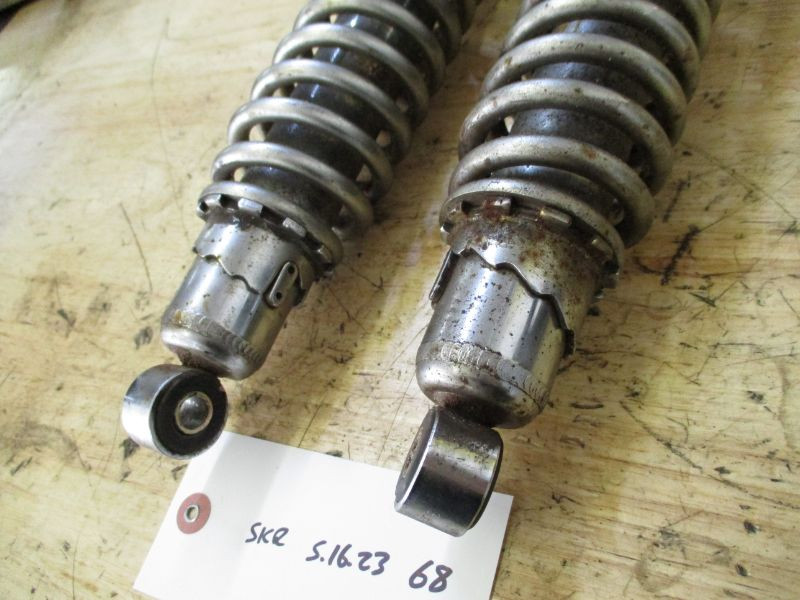 95 Honda VF 750 C Magna Rear Shocks Left Right 12.375